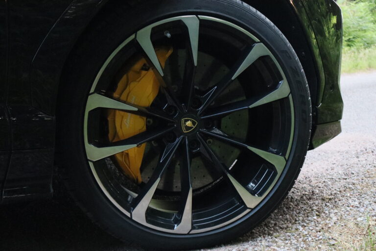 sv automobile urus img 1919 07