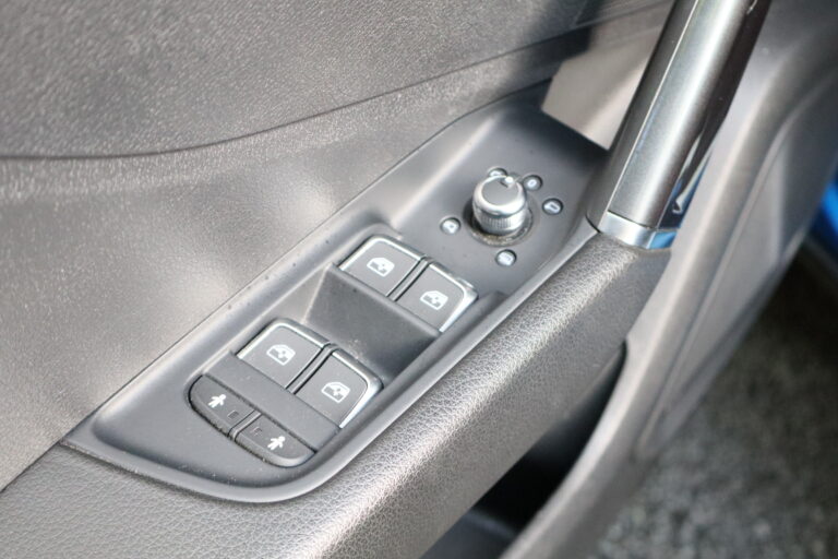 sv automobile q2 bleu img 2751 07