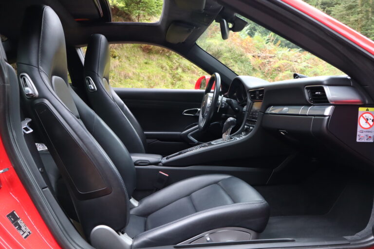 sv automobile 991 rouge img 3064 13