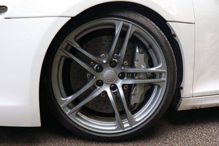 sv automobile r8 blanche img 3281 03