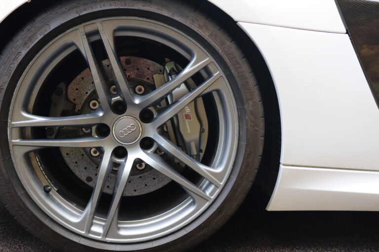 sv automobile r8 blanche img 3283 05