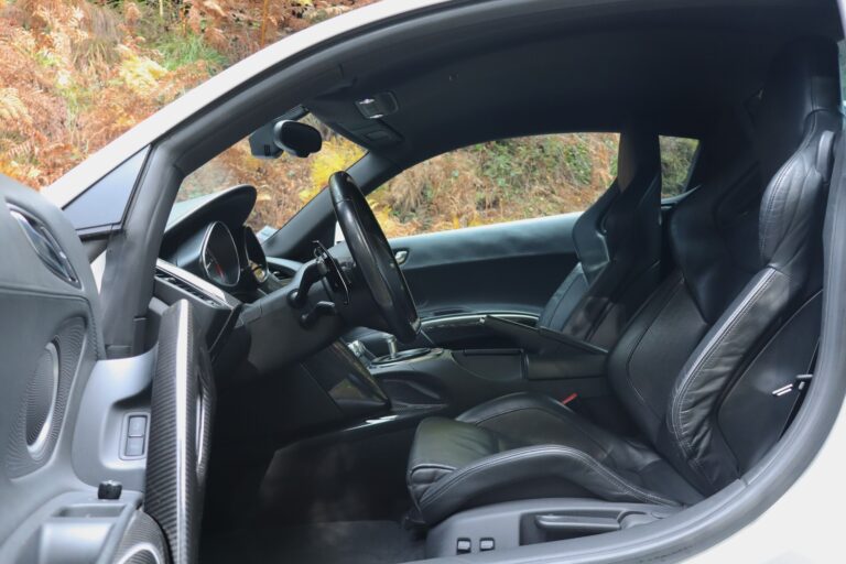 sv automobile r8 blanche img 3298 09