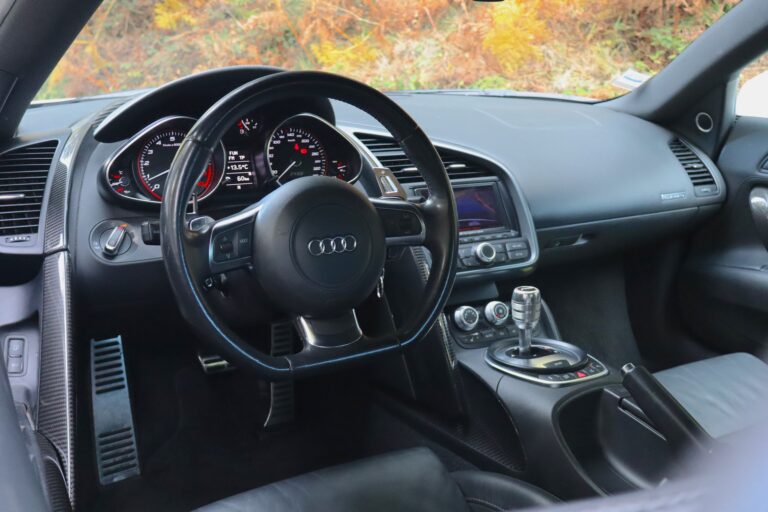 sv automobile r8 blanche img 3304 11