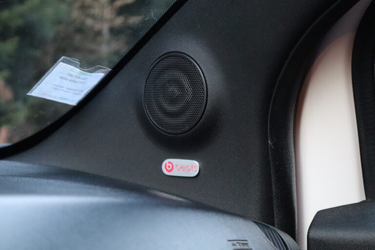 sv automobile blanche or img 5108 19