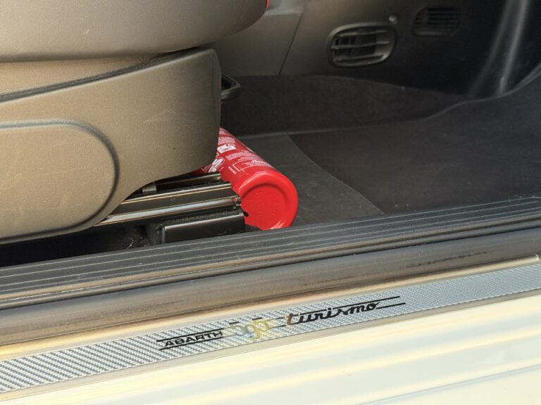 sv automobile blanche or img 6005 13