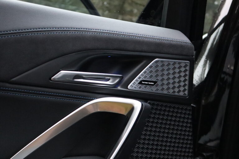 sv automobile x2 coupe noir img 4678 04