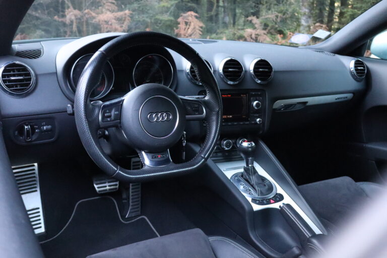 sv automobile ttrs bleu img 4984 07