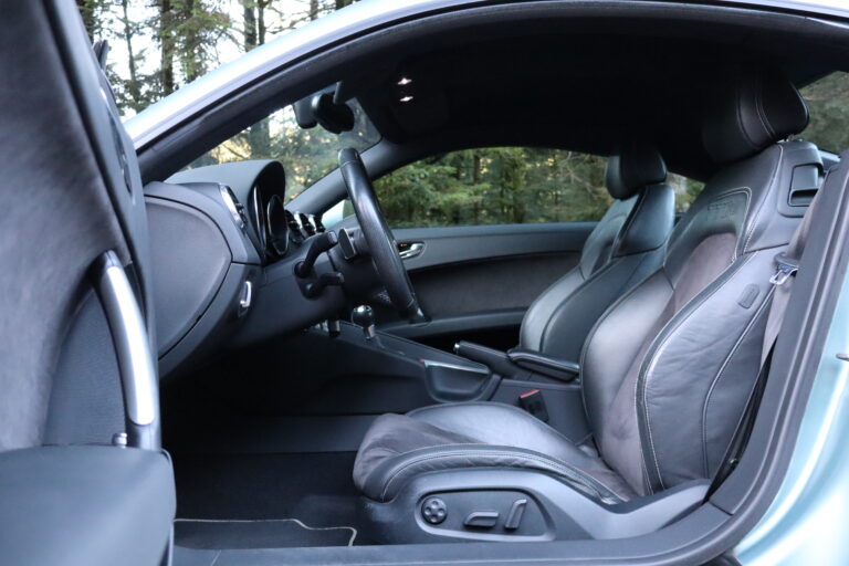 sv automobile ttrs bleu img 4987 08