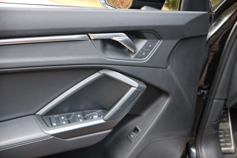 sv automobile q3 taxi noir img 5361 23