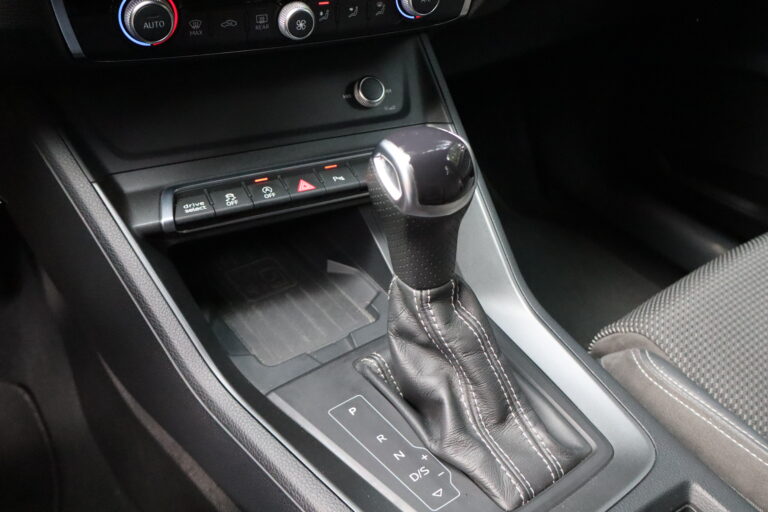 sv automobile q3 taxi noir img 5367 27