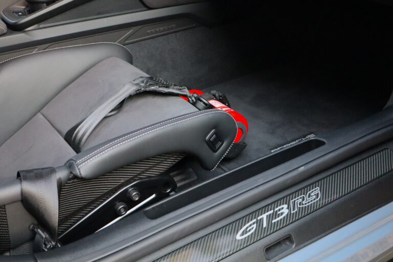 sv automobile 992 3rs grise img 6582 10