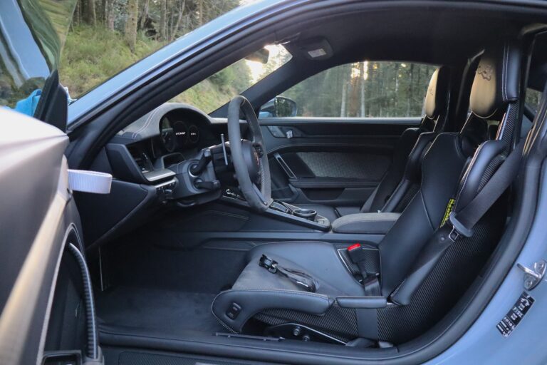 sv automobile 992 3rs grise img 6604 21