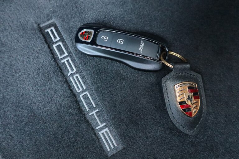 sv automobile 992 3rs grise img 6606 22