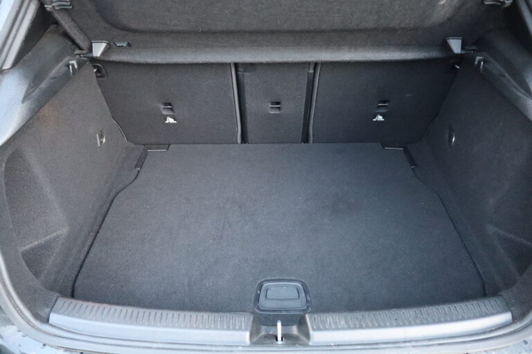 sv automobile classe a 180 noir img 2150 13