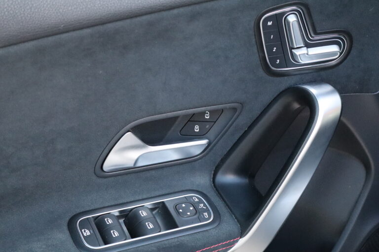 sv automobile classe a 180 noir img 2157 15