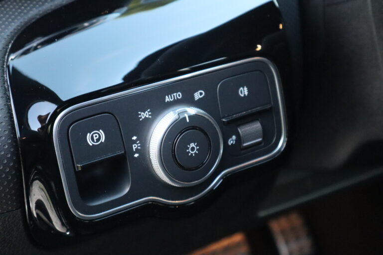 sv automobile classe a 180 noir img 2158 16