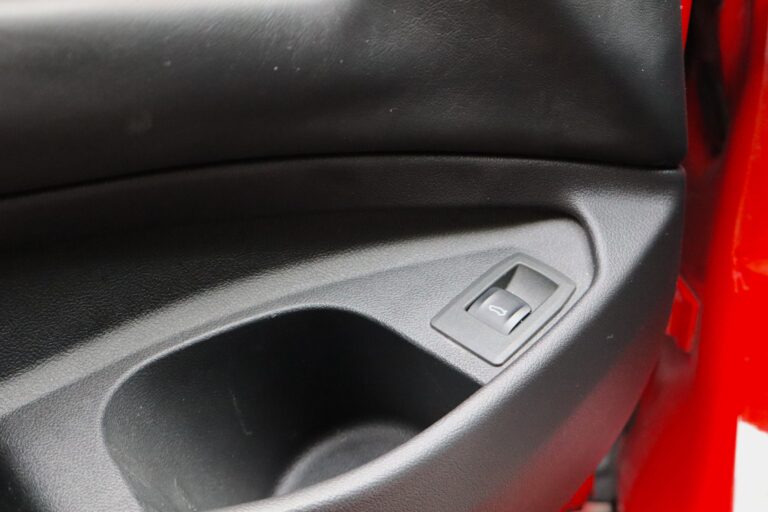 sv automobile m4 rouge img 7055 15