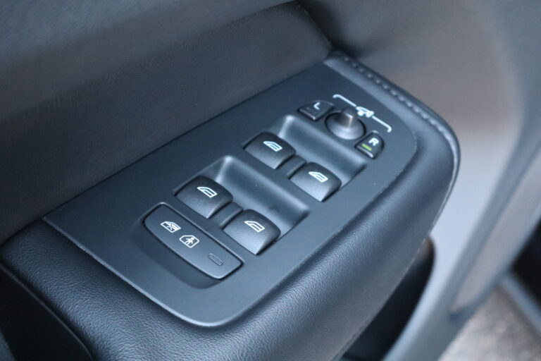 sv automobile xc60 peugeot img 7497 07