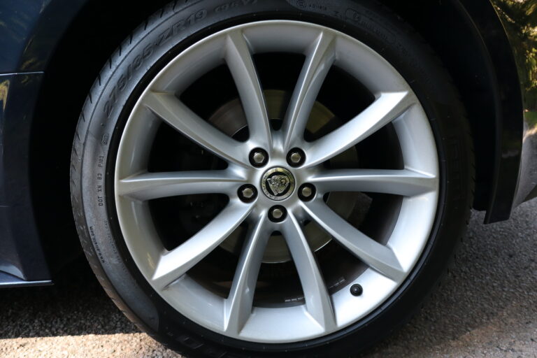 sv automobile f type bleu img 8026 04