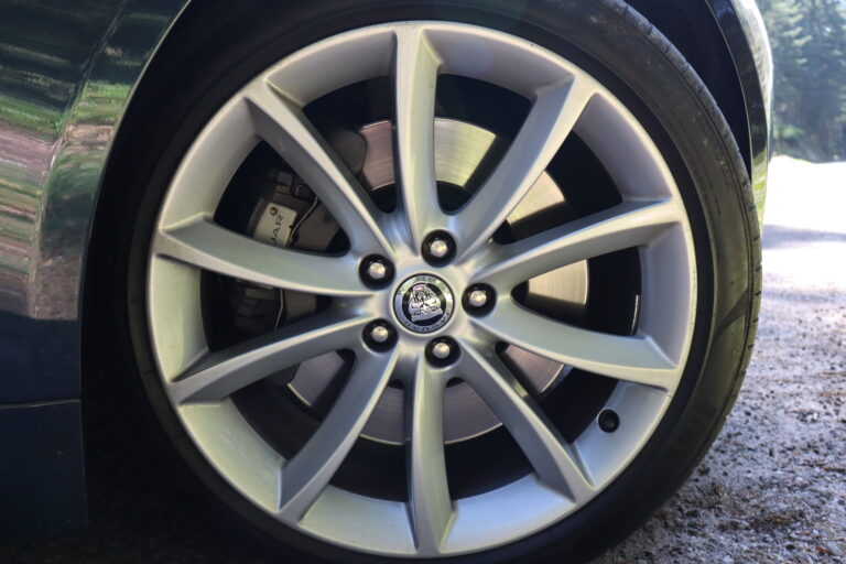 sv automobile f type bleu img 8028 06