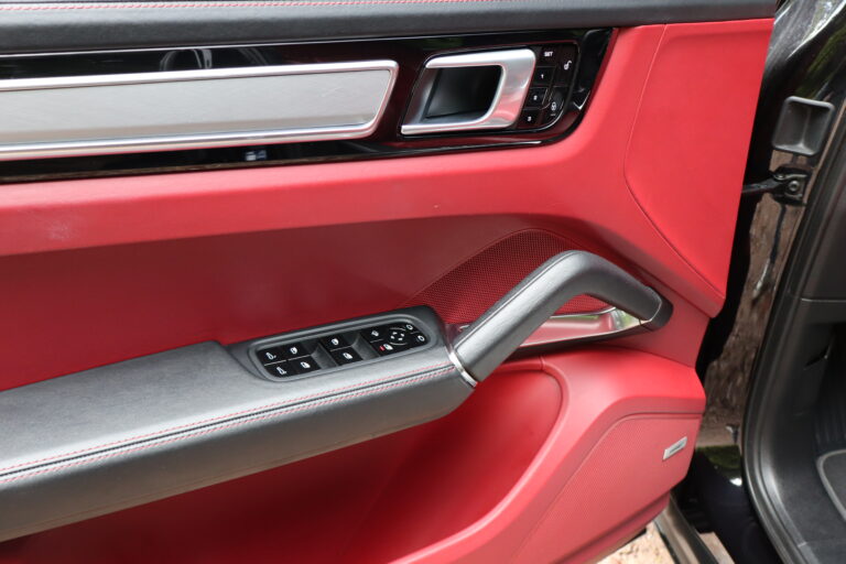 sv automobile turbo noir rouge img 0048 02