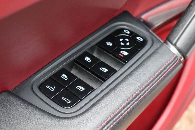 sv automobile turbo noir rouge img 0049 03