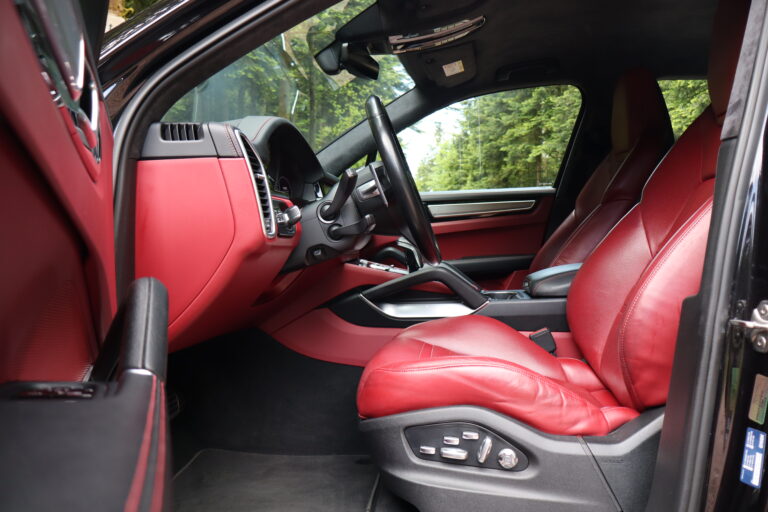sv automobile turbo noir rouge img 0054 05