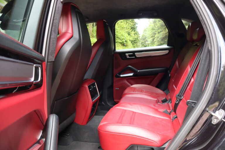 sv automobile turbo noir rouge img 0060 07