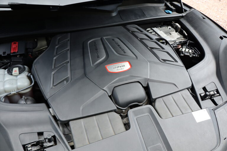 sv automobile turbo noir rouge img 0082 17