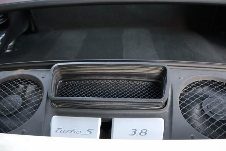 sv automobile 911 turbo s blanche leo img 3200 34