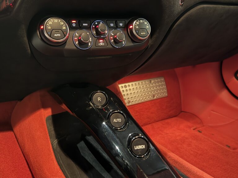 sv automobile f12 noir img 3840 12