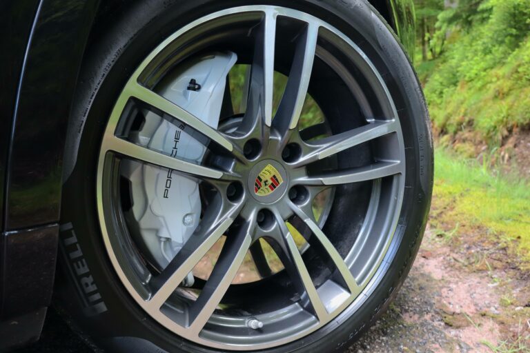 Cayenne Turbo 4.0 V8 550cv