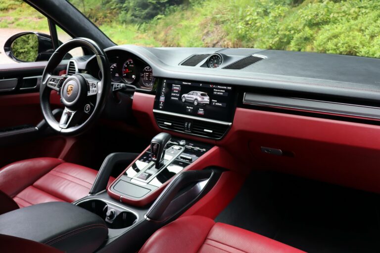 Cayenne Turbo 4.0 V8 550cv