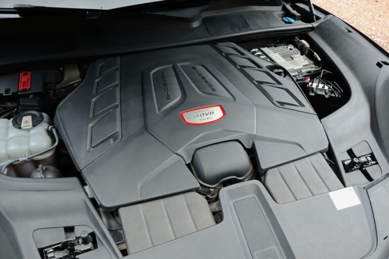 Cayenne Turbo 4.0 V8 550cv