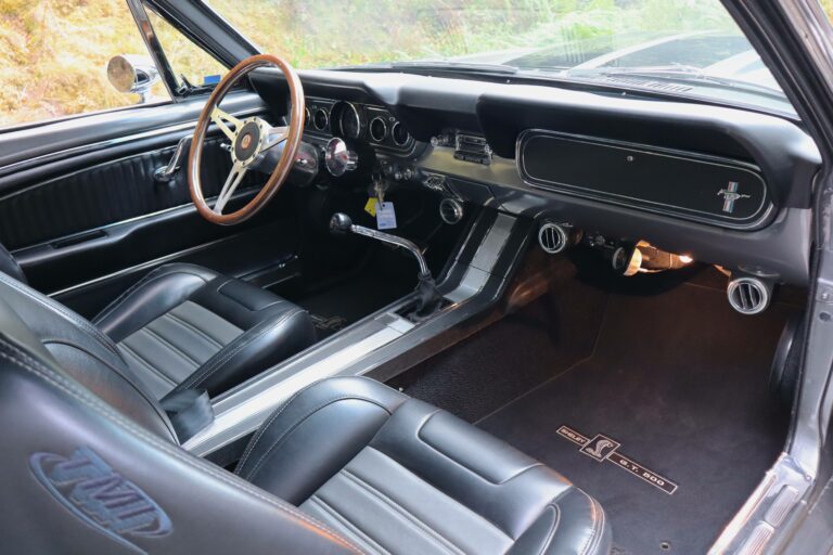 Ford Mustang Fastback Eleanor replica