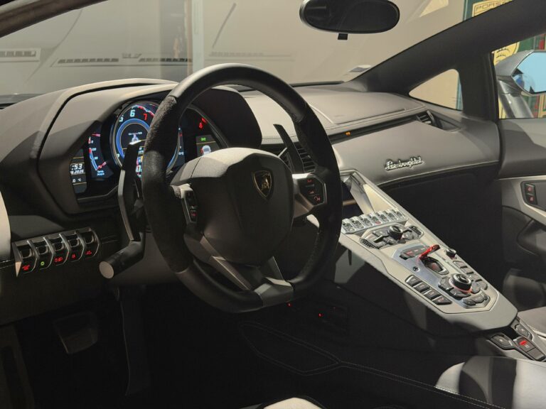 Lamborghini Aventador LP 700-4