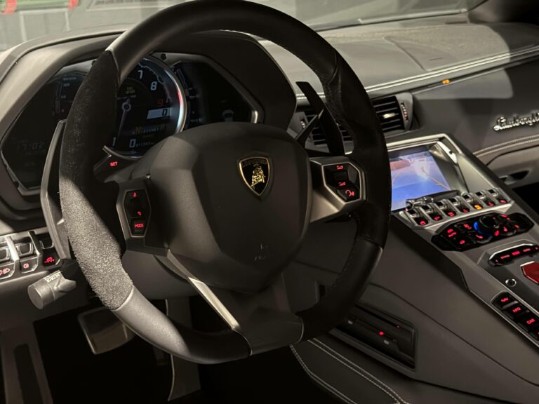Lamborghini Aventador LP 700-4