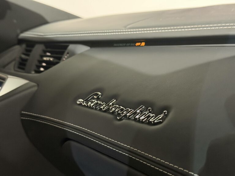 Lamborghini Aventador LP 700-4