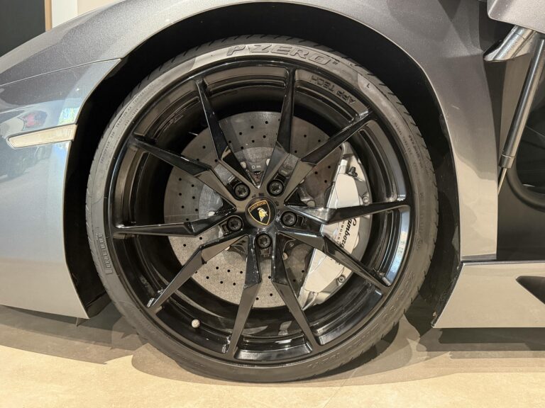 Lamborghini Aventador LP 700-4