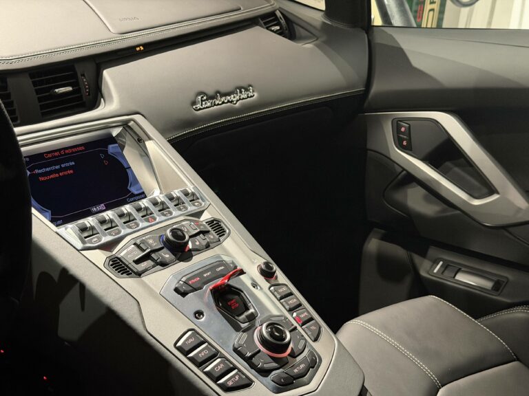 Lamborghini Aventador LP 700-4