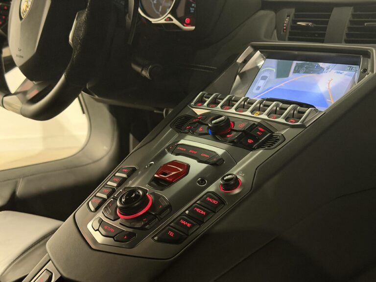 Lamborghini Aventador LP 700-4