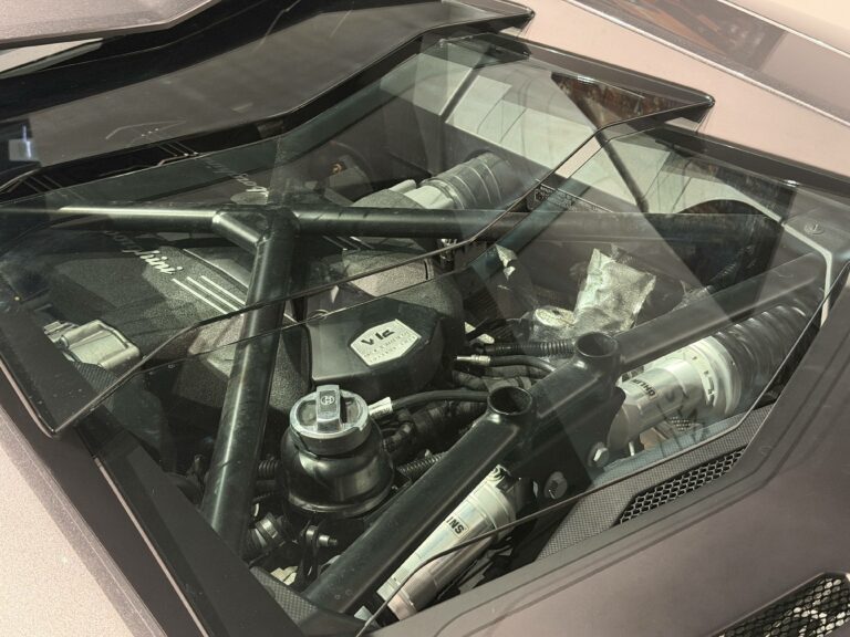 Lamborghini Aventador LP 700-4