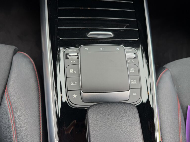 Mercedes-Benz Classe GLA 200d 150cv AMG Line