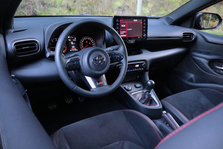 sv automobile yaris gr noir img 8817 14